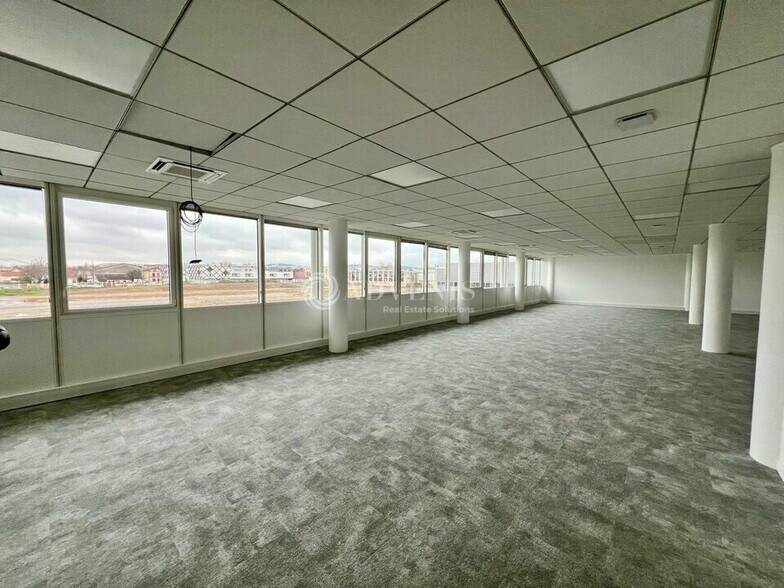 120 Quai De Bezons, Argenteuil to rent - Building Photo - Image 2 of 9