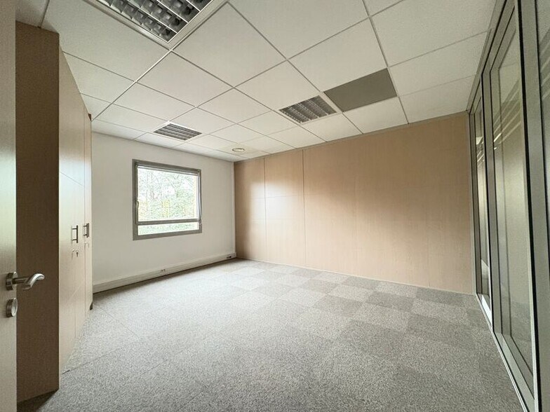 Office in Écully to rent - Interior Photo - Image 2 of 12