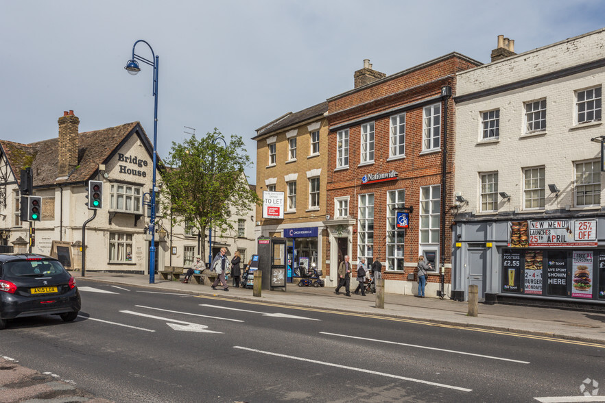 3-5 Market Sq, St Neots for rent - Building Photo - Image 3 of 5