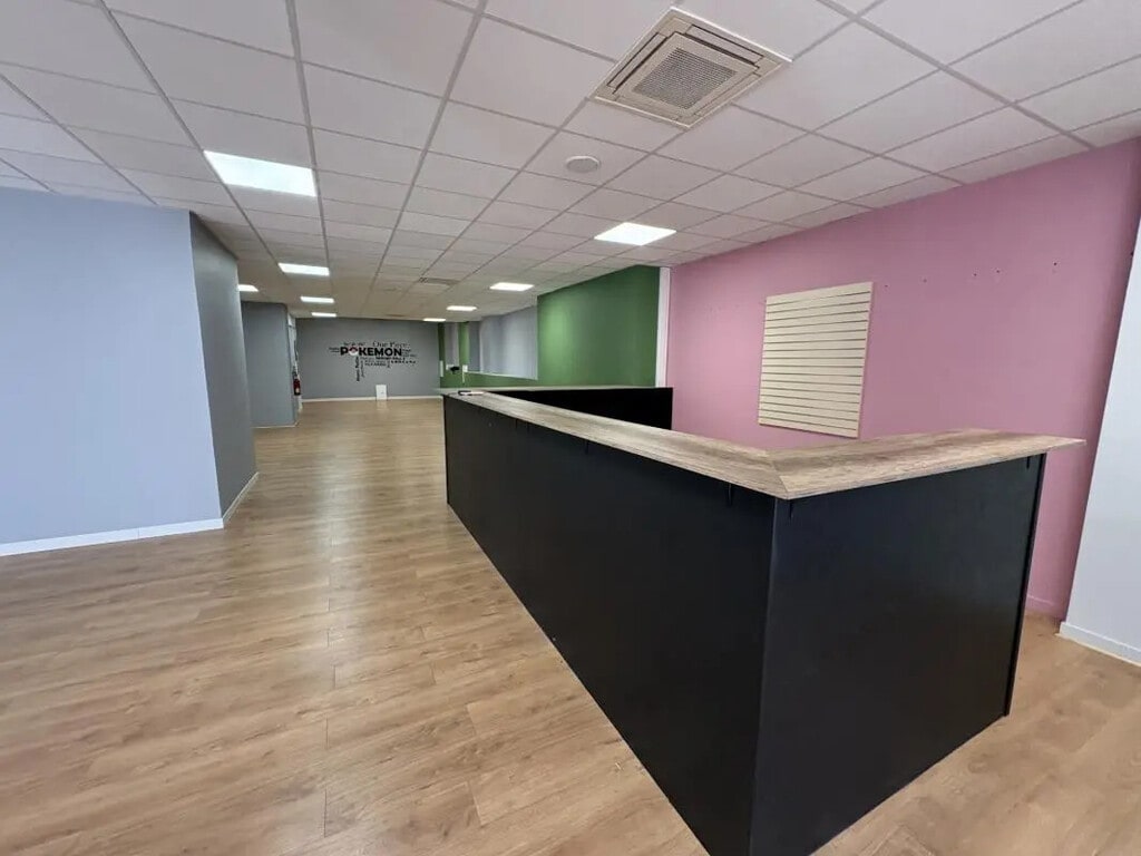 Location Commerce 181 m² - Photo 1