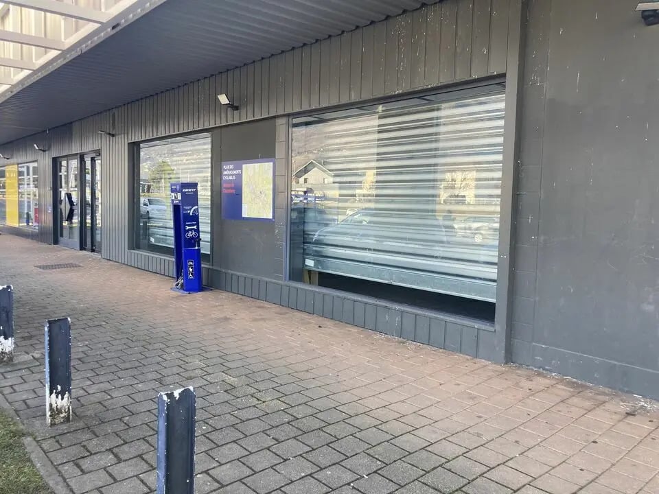 Location Commerce 400 m² - Photo 1