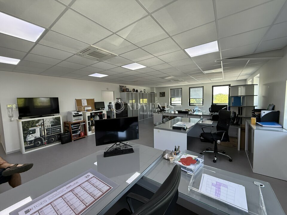 Office in Bussy-Saint-Georges for sale Interior Photo- Image 1 of 8