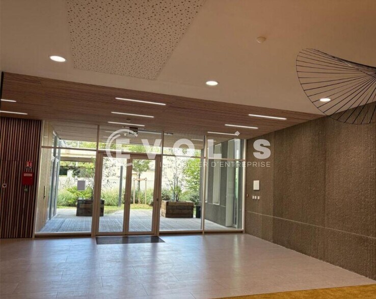70 A Cours Tolstoï, Villeurbanne for sale - Building Photo - Image 2 of 11
