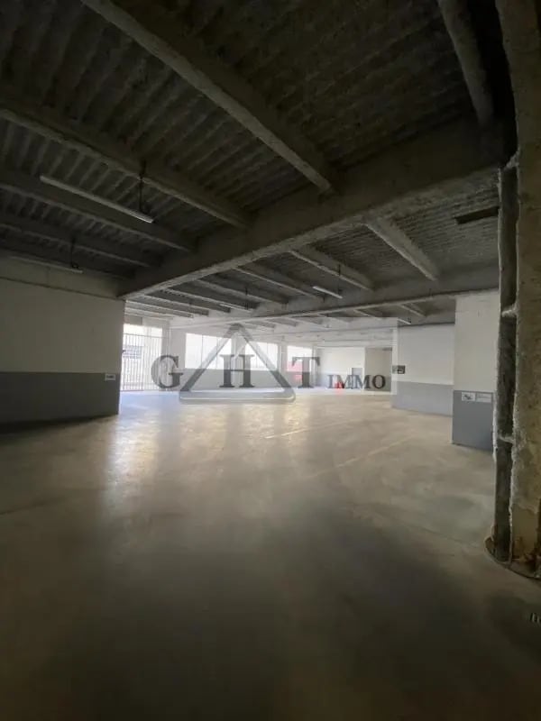 Industrial in Saint-Maur-des-Fossés to rent Interior Photo- Image 1 of 4