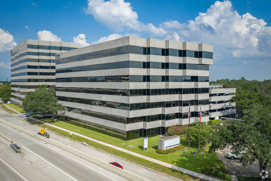 2727 North Loop W, Houston, TX for sale - Building Photo - Image 1 of 1