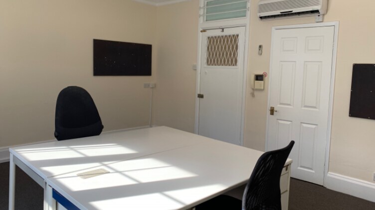 215 Lower Addiscombe Rd, Croydon for sale - Primary Photo - Image 1 of 1