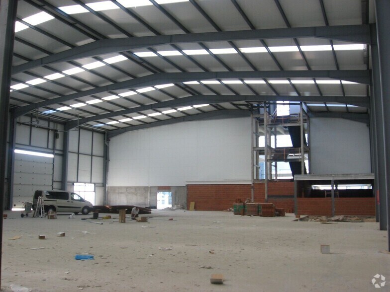 Industrial in Algete, Madrid to rent - Building Photo - Image 3 of 10