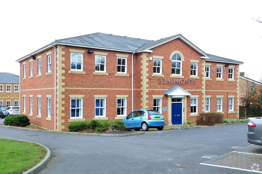 Manor Rd, Leeds, LS18 4DX UK