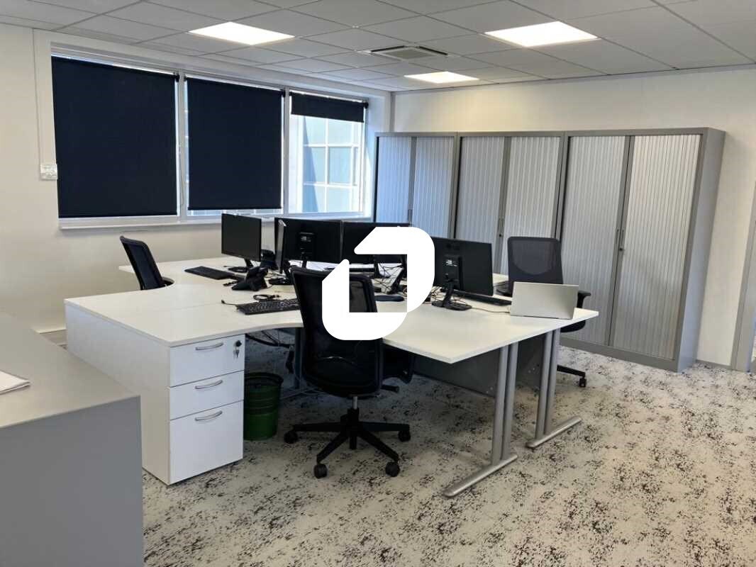 Office in Vincennes to rent Building Photo- Image 1 of 13