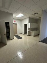 121 Express Ln, Lansing, KS to rent Building Photo- Image 2 of 3