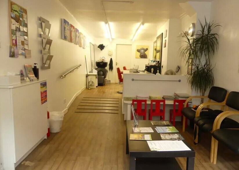 9 High St, Malmesbury to rent - Interior Photo - Image 2 of 3