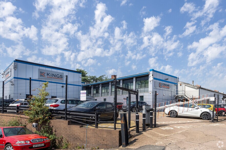 Powke Ln, Cradley Heath to rent - Primary Photo - Image 1 of 2