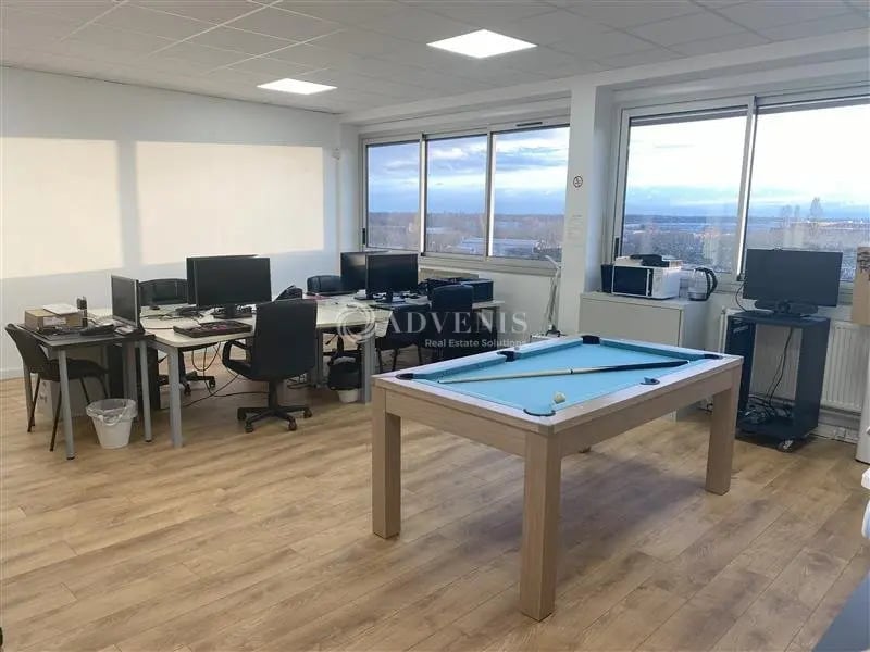 Office in Trappes for sale Building Photo- Image 1 of 7