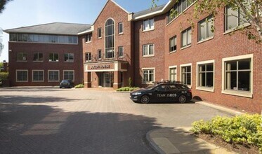 Bollin Walk, Wilmslow to rent Building Photo- Image 1 of 9