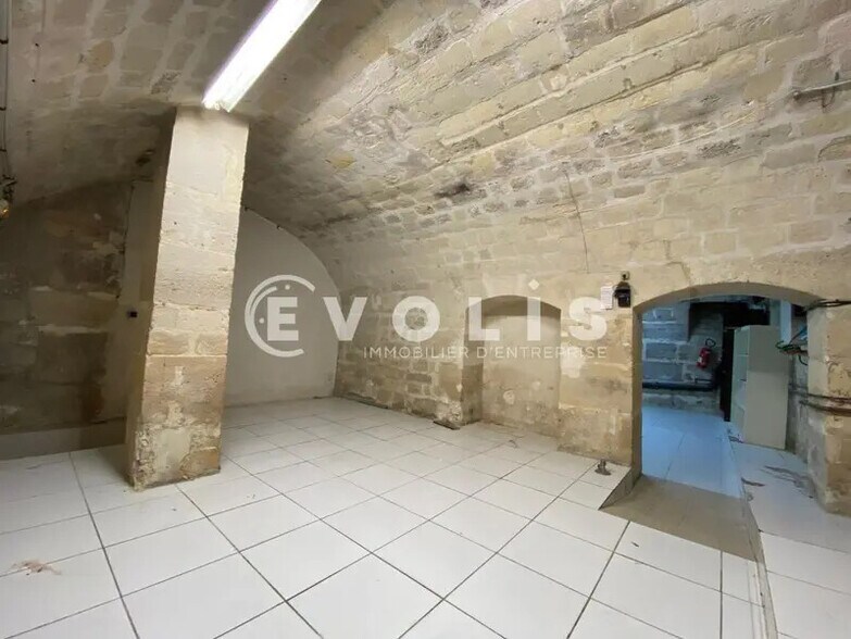 Retail in Paris for sale - Interior Photo - Image 2 of 7