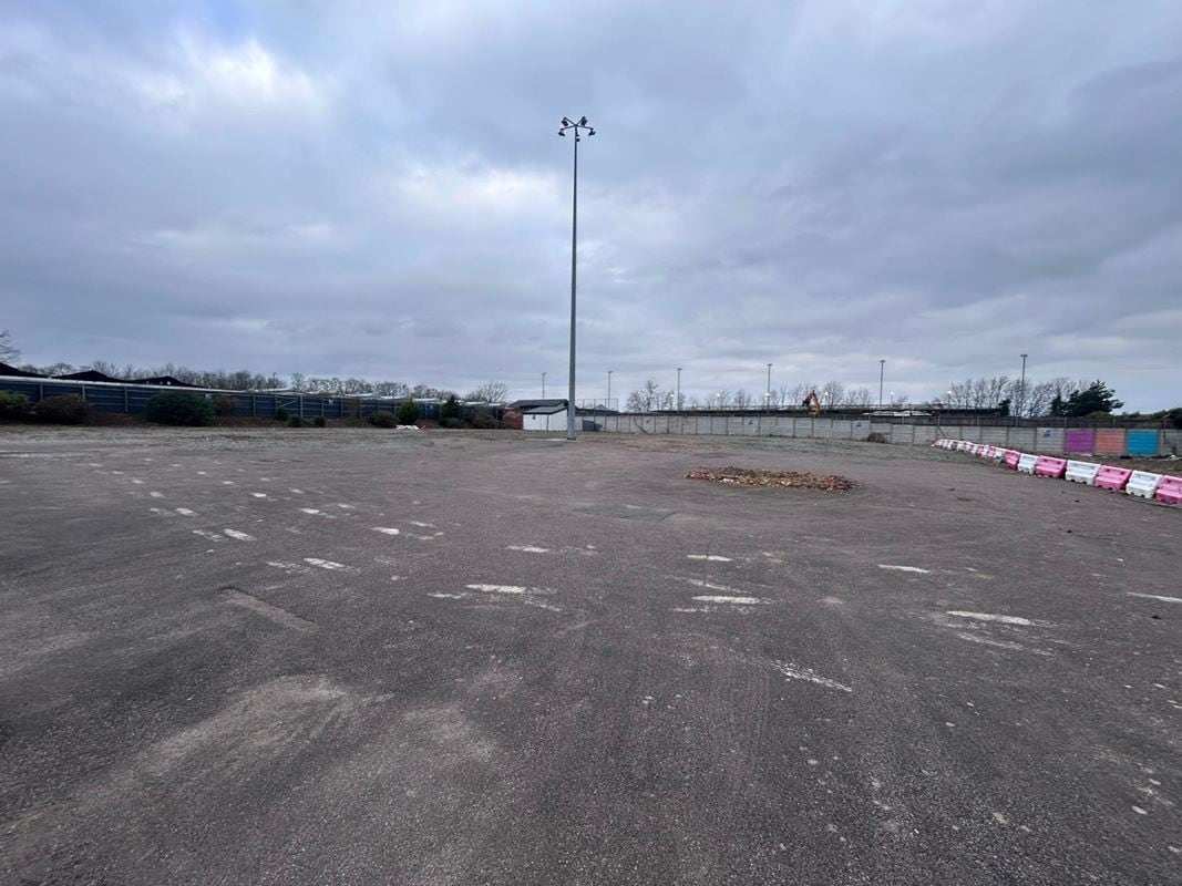 Caxton Way, Stevenage to rent Primary Photo- Image 1 of 8