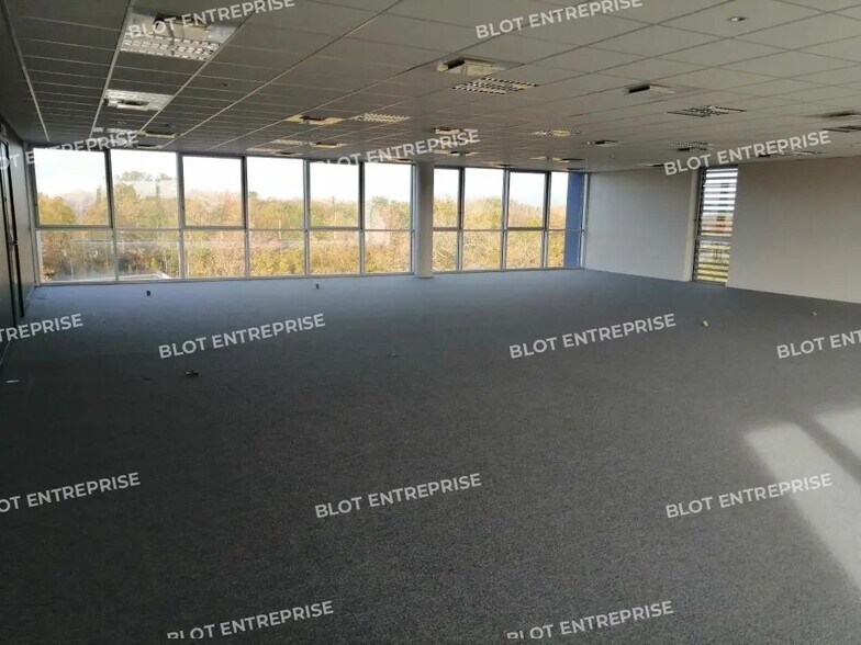 17 Rue Christian Pauc, Nantes to rent - Interior Photo - Image 2 of 3