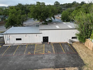 More details for 136 W Nacogdoches St, New Braunfels, TX - Industrial for Sale