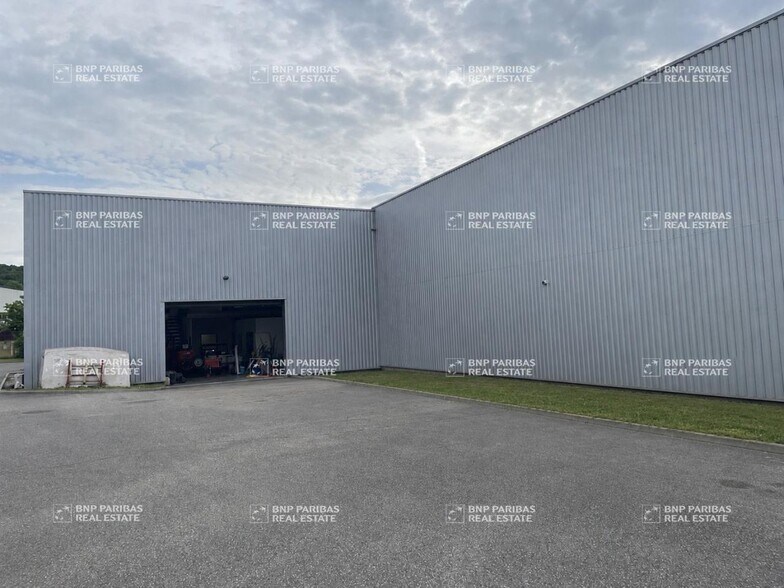 Light Industrial in Brignais to rent - Building Photo - Image 1 of 9
