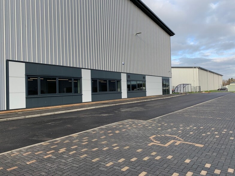 Craig Pl, Bellshill to rent - Building Photo - Image 2 of 17