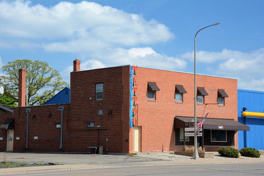 1417 Broadway St, Alexandria, MN for sale - Building Photo - Image 1 of 1