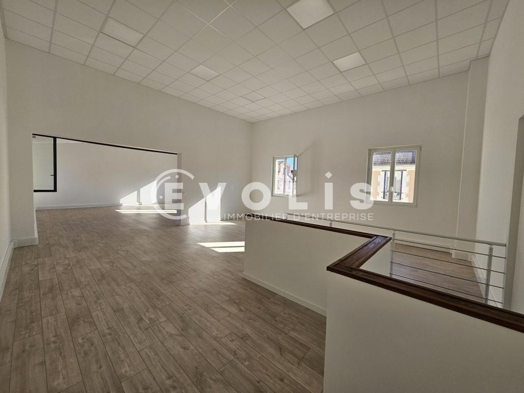 Office in Cachan to rent Interior Photo- Image 1 of 15