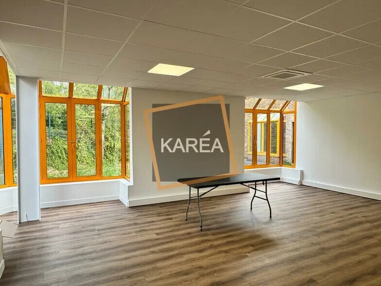 Light Industrial in Croissy-Beaubourg to rent - Building Photo - Image 2 of 5