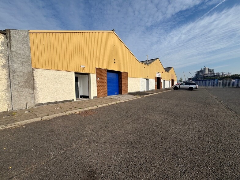 38 Hepburn Rd, Glasgow to rent - Building Photo - Image 2 of 5