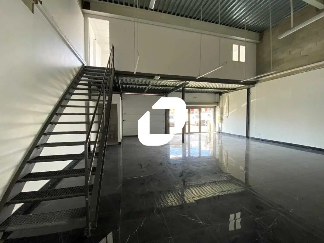 Light Industrial in Villeneuve-la-Garenne to rent Interior Photo- Image 1 of 13