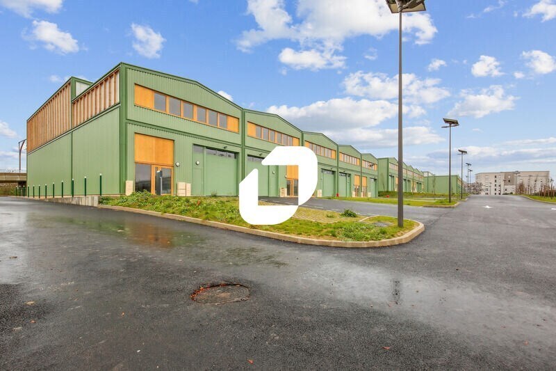Light Industrial in Stains to rent Building Photo- Image 1 of 32