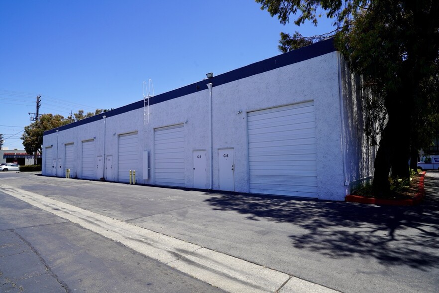 1599 Superior Ave, Costa Mesa, CA for rent - Building Photo - Image 2 of 7