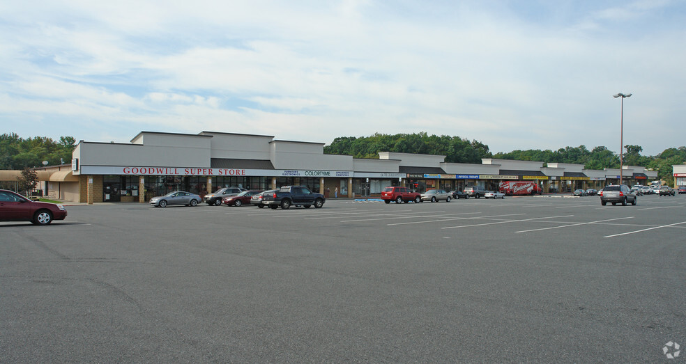 Aberdeen Shopping Plz, Aberdeen, MD for rent - Primary Photo - Image 1 of 2