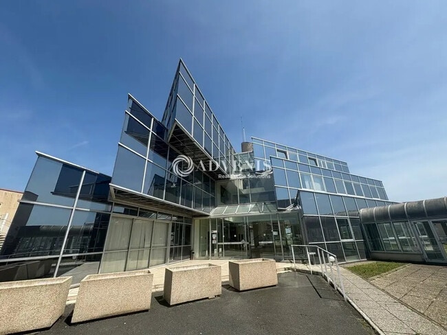 Location Bureaux 122 m² à 265 m²