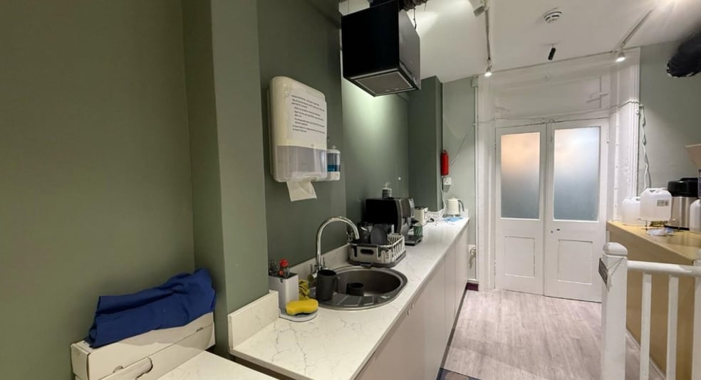 845 Fulham Rd, London to rent - Interior Photo - Image 2 of 10