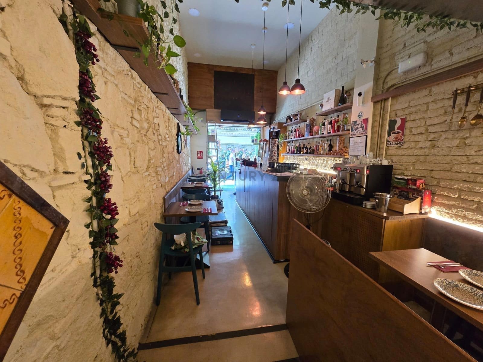 Retail in Barcelona, Barcelona to rent Interior Photo- Image 1 of 8