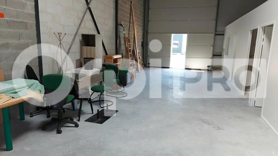 Light Industrial in Gleizé to rent - Interior Photo - Image 2 of 3