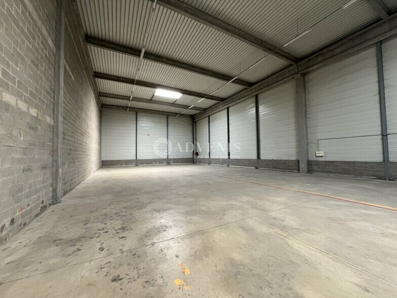 Light Industrial in Mitry-Mory to rent - Building Photo - Image 3 of 9