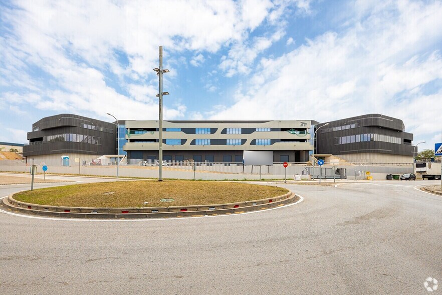 Industrial in Barberà del Vallès, Barcelona to rent - Building Photo - Image 2 of 3