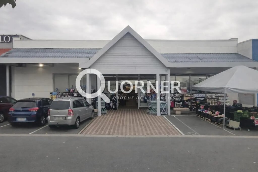 Location Commerce 800 m² - Photo 1