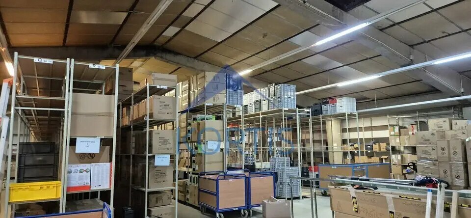 Vente Local d'activités 1 833 m² - Photo 1