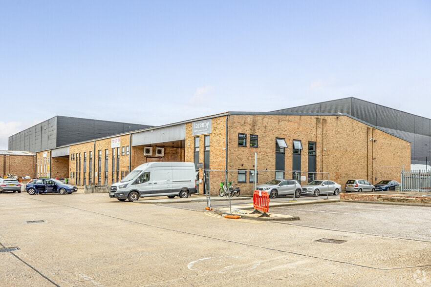 18-24 Whitby Ave, London to rent - Building Photo - Image 3 of 4