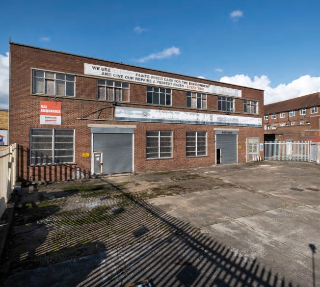 726 Field End Rd, Ruislip for sale - Building Photo - Image 1 of 1