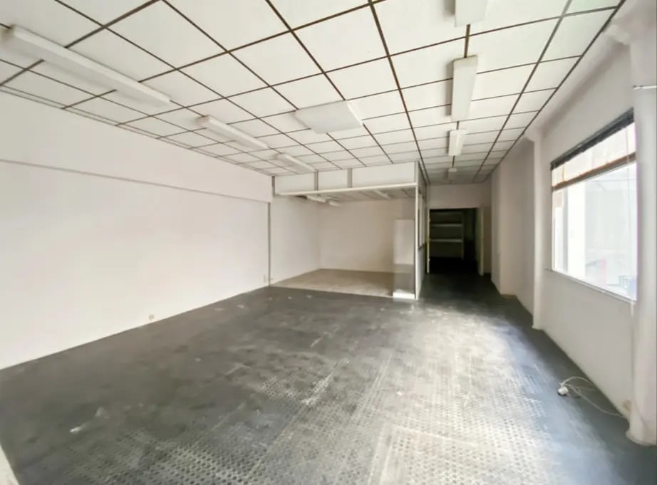 Location Commerce 96 m² - Photo 1
