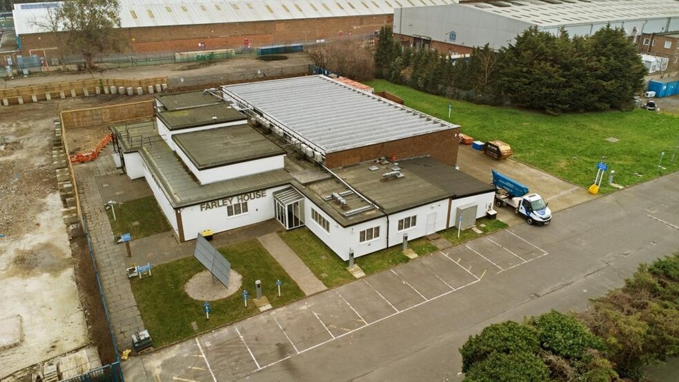 22-42 Freshwater Rd, Dagenham to rent - Building Photo - Image 1 of 12