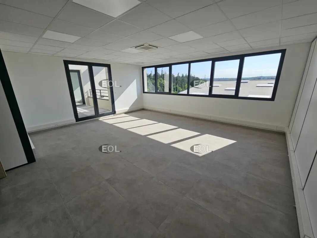 Office in Limeil-Brévannes to rent Building Photo- Image 1 of 12