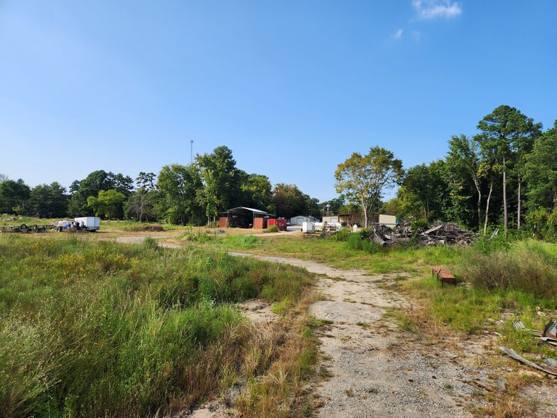 2309 E US Highway 80, White Oak, TX for rent - Building Photo - Image 1 of 5