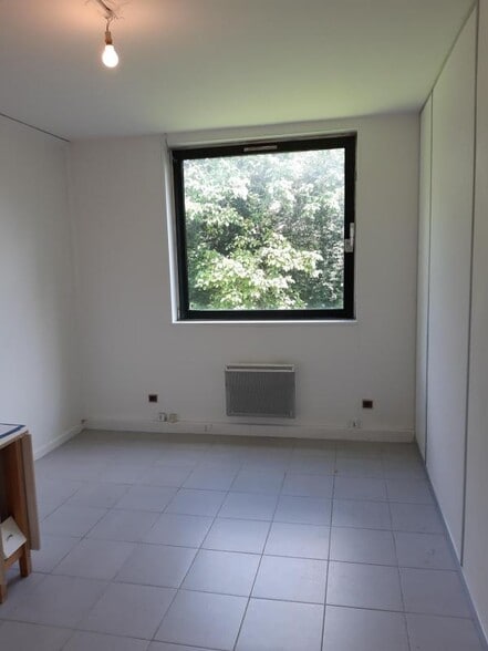 Rue De La Maison Rouge, Lognes to rent - Building Photo - Image 3 of 17