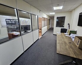 Westmoreland Rd, London to rent Interior Photo- Image 1 of 7