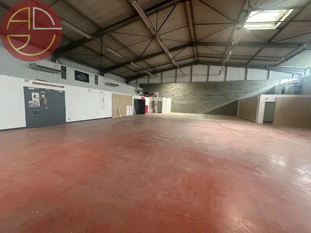 Location Entrepôt 1 200 m² - Photo 1