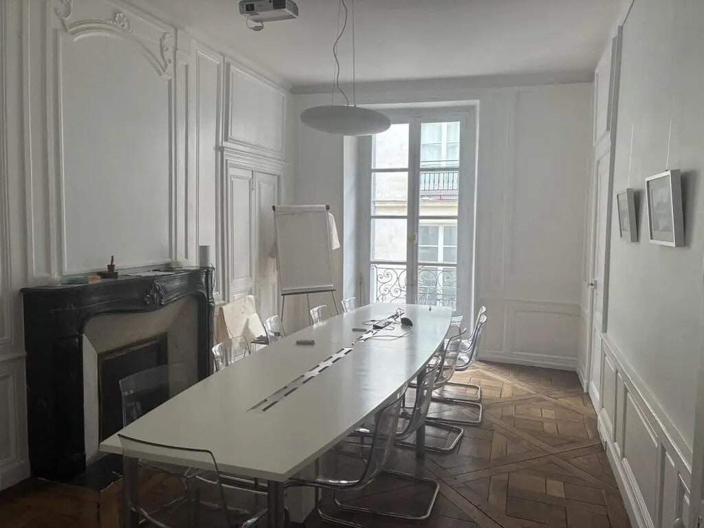 Location Bureaux 243 m² - Photo 1